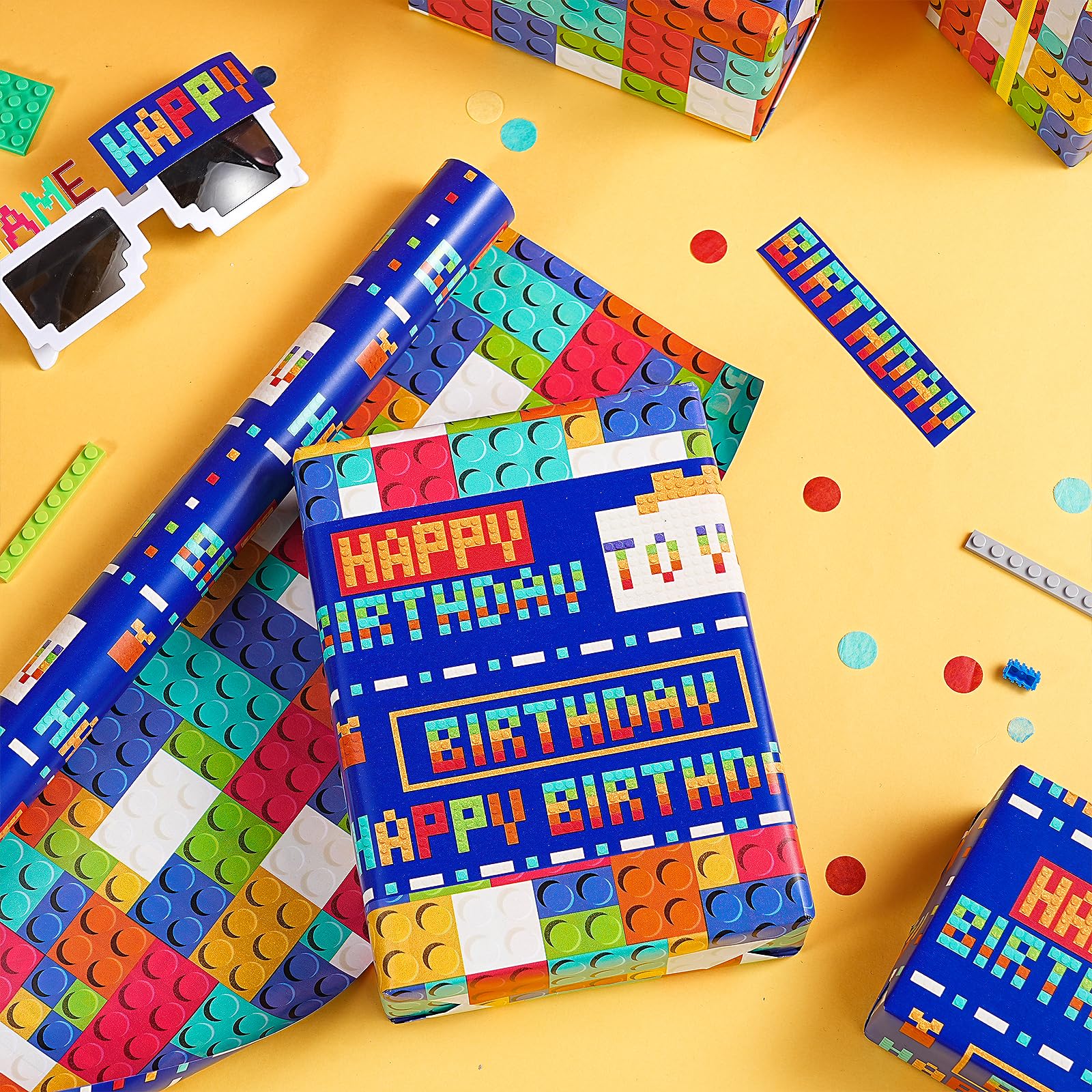 RUSPEPA detalle pixel art con "HAPPY BIRTHDAY" y motivos festivos