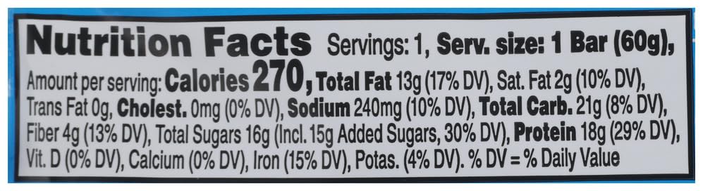RXBAR en mano mostrando porción 2.1 oz y tamaño práctico para llevar