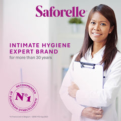 Saforelle comparado en mano para mostrar tamaño 250 ml fácil de transportar