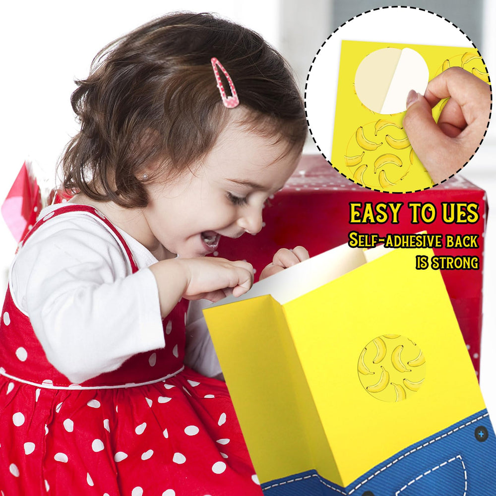 SALACOOL bolsa abierta con dulces y juguetes mostrando capacidad útil