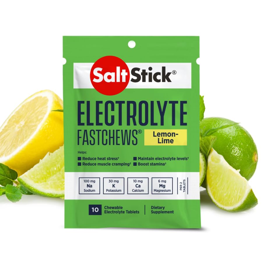 atleta usando SaltStick durante caminata, reposición rápida de electrolitos
