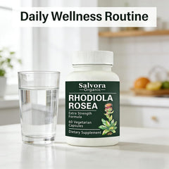 Salvora Organic mujer en oficina usando cápsula para concentración