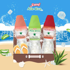 Sappe aloe vera vertida en vaso con pulpa visible para servir refrescante