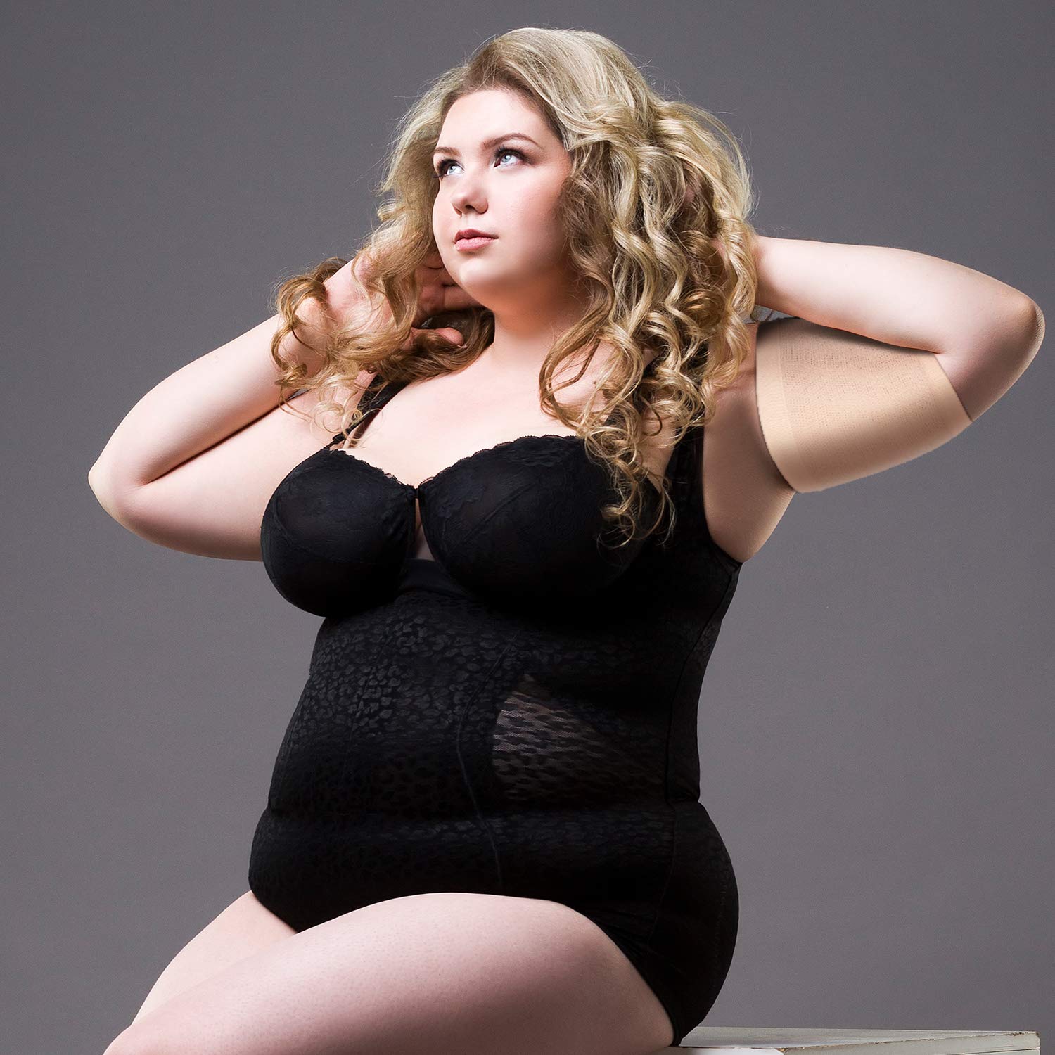 SATINIOR mujer vistiendo blusa con mangas para un contorno más estilizado