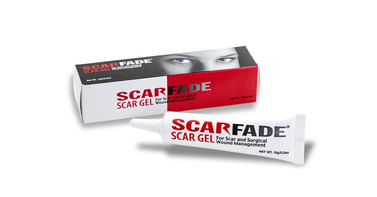 ScarFade envase frontal mostrando tamaño compacto y fácil transporte