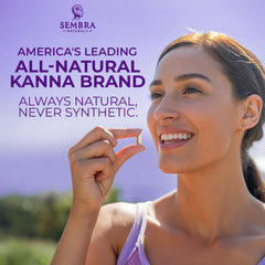 SEMBRA NATURALS cápsulas en ambiente cotidiano que sugiere bienestar diario
