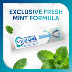 Sensodyne Pronamel textura de la crema mostrando suavidad y acción pulidora