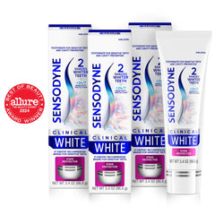 Tubo abierto de Sensodyne Clinical White con textura en pasta para aplicación suave