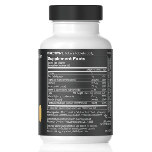 Shaklee B-Complex primer plano de tableta mostrando textura y facilidad de ingestión