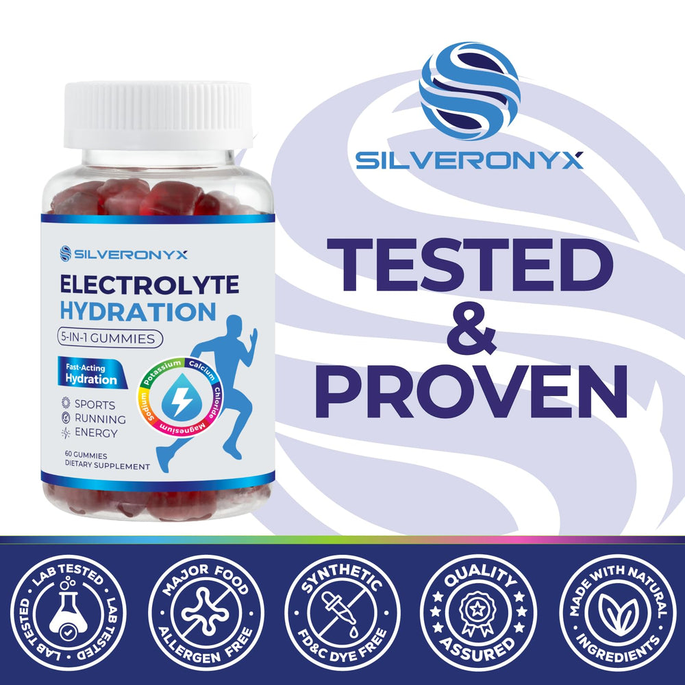 Persona en gimnasio tomando gomita SILVERONYX para reponer electrolitos rápidamente