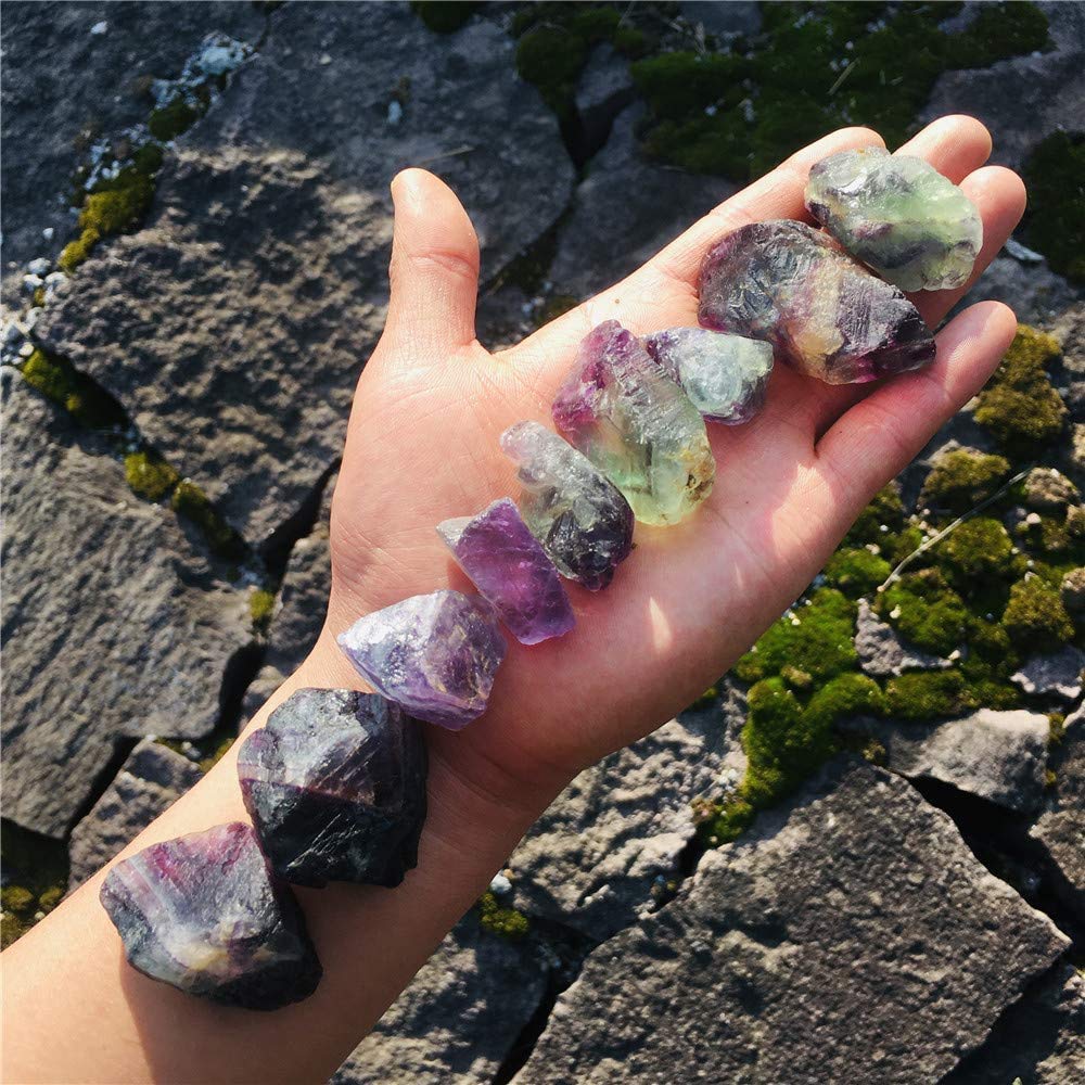 Simurg piedra en mano mostrando tamaño y manejo práctico
