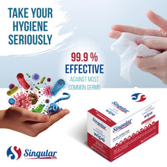 Singular Wipes en mano limpiando en la calle para higiene rápida
