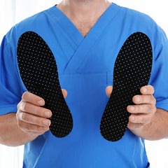 Sintege plantilla colocada dentro de zapato demostrando uso diario