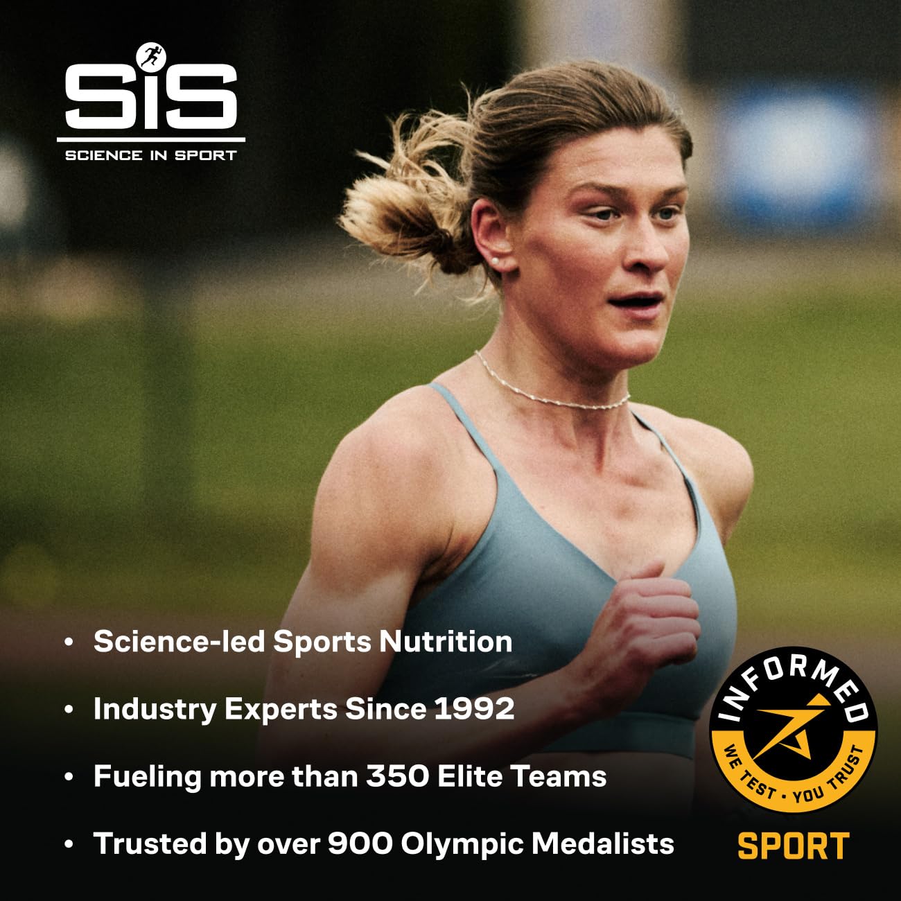Science in Sport atleta corriendo tomando el gel durante carrera, rendimiento sostenido
