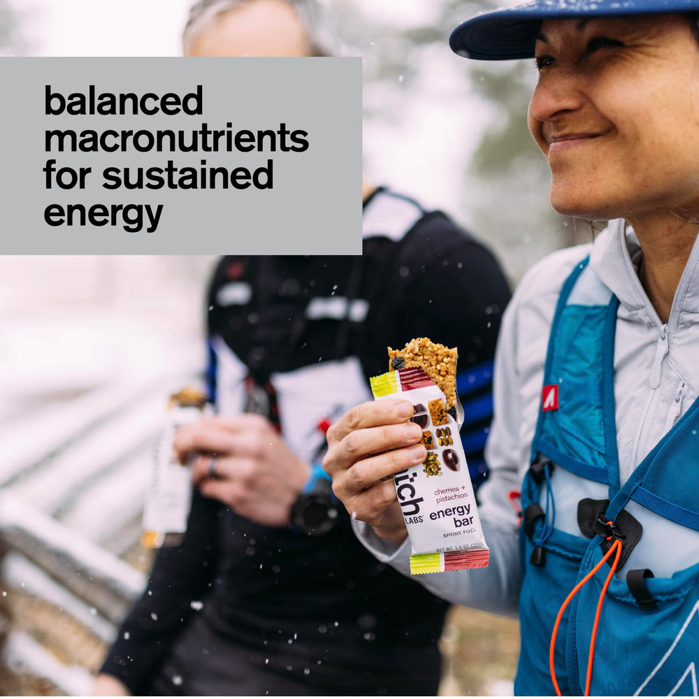 Skratch Labs escena al aire libre con barra para conectar sabor y aventura
