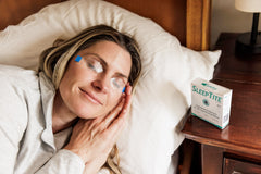 SleepTite primer plano del adhesivo que destaca suavidad y agarre seguro
