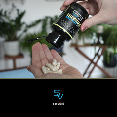 SmarterVitamins botella abierta mostrando 90 cápsulas listas para uso