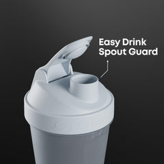 Smartshake Lite en manos de usuario en gimnasio facilitando bebidas rápidas