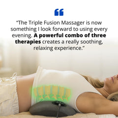 SmoothSpine en uso sobre sofá para relajación y apoyo lumbar