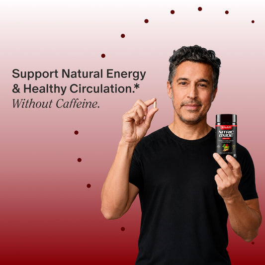 Snap Supplements cápsulas veganas en mano para fácil toma y conveniencia