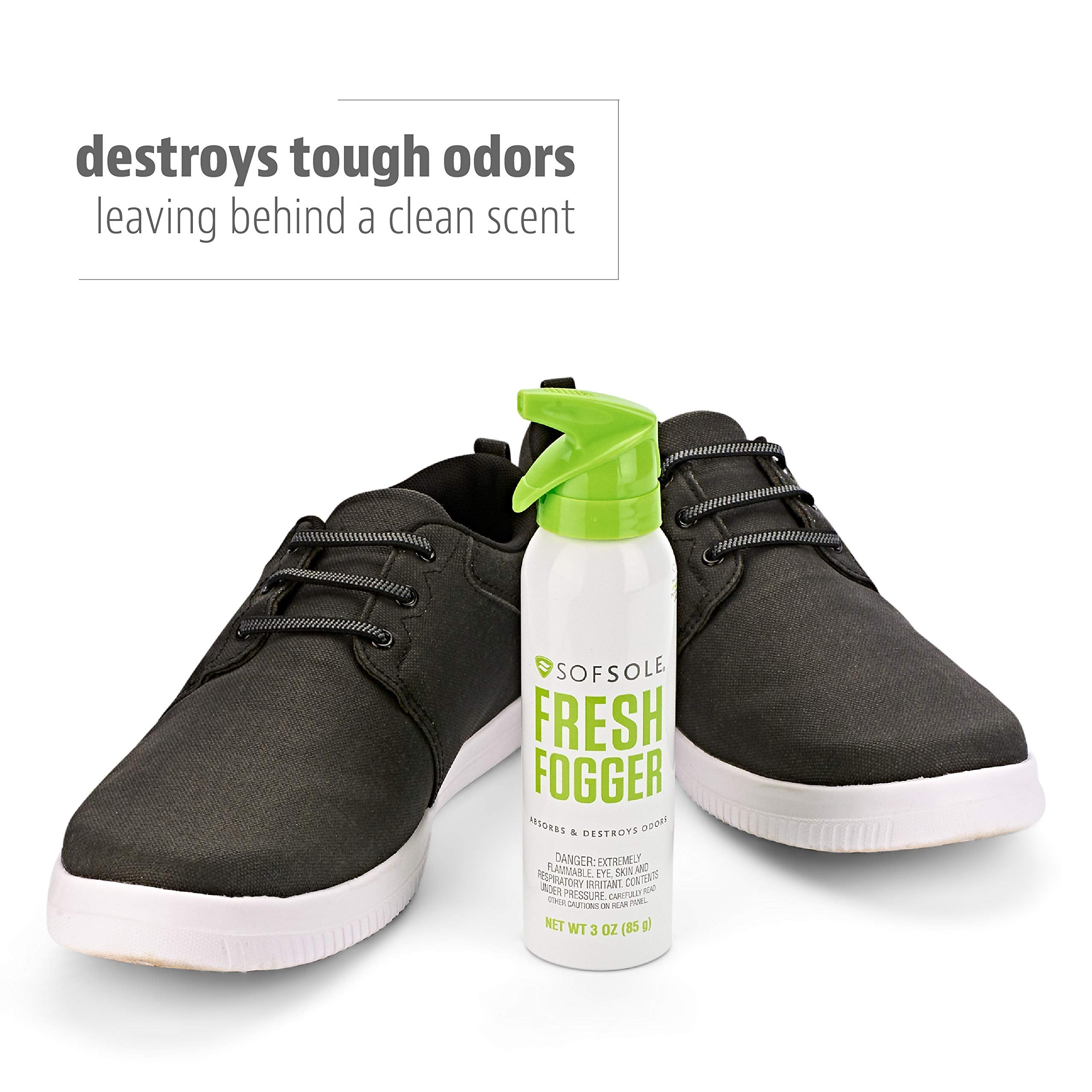 Sof Sole spray aplicado en una bolsa de deporte para mantenerla libre de malos olores