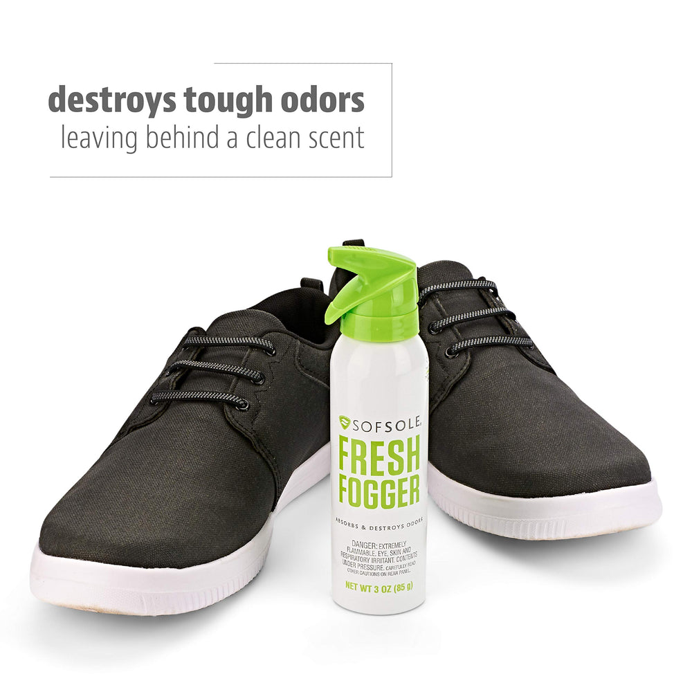 Sof Sole spray aplicado en una bolsa de deporte para mantenerla libre de malos olores