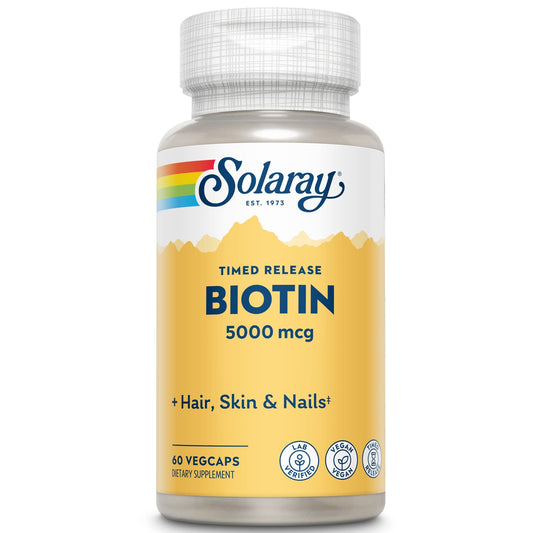 SOLARAY Biotina con liberación cronometrada en botella para cabello y uñas sanas.