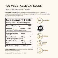 Cápsula vegetal Solgar Ester-C en primer plano, detalle de superficie y tamaño