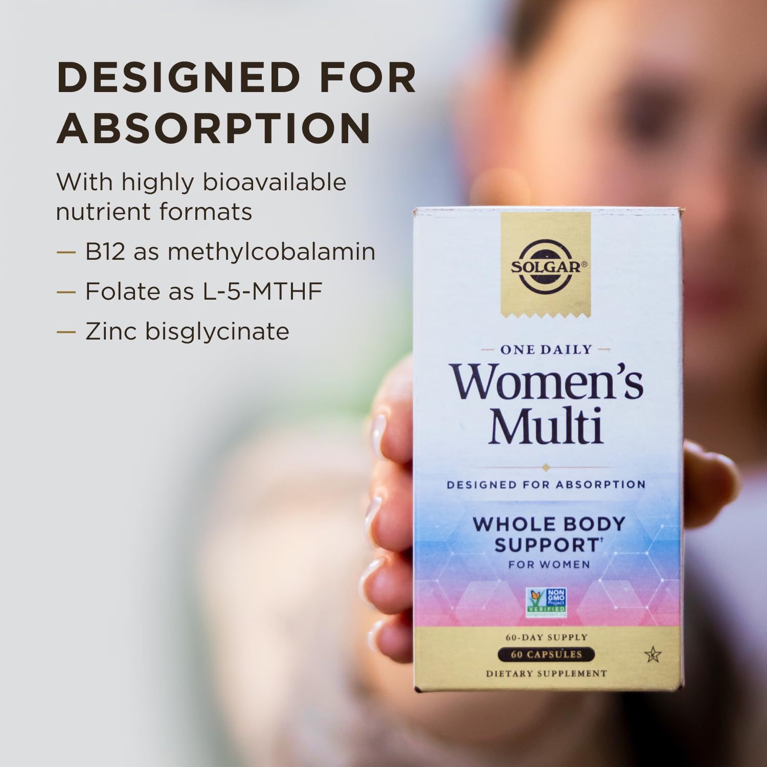 Primer plano de la etiqueta Solgar con lista de vitaminas y minerales absorbibles