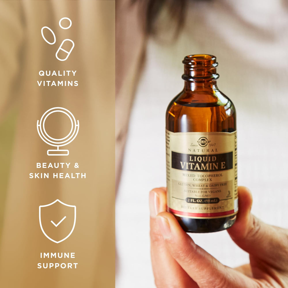 Solgar Liquid Vitamin E uso facial demostrando aplicación controlada
