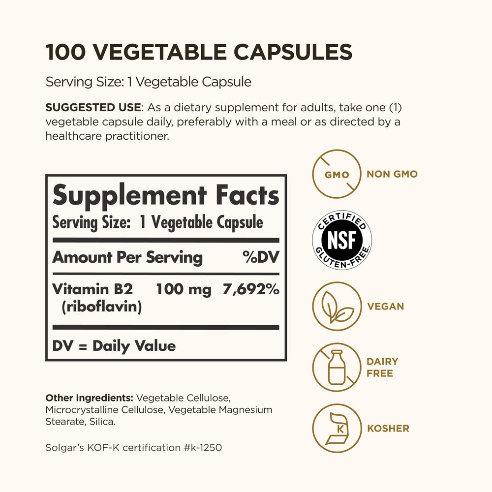 Cápsula de Solgar Vitamina B2 en mano resaltando formato vegano y fácil ingesta