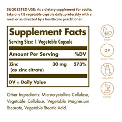 detalle de cápsula vegetal Solgar Zinc Citrate, textura y tamaño visible