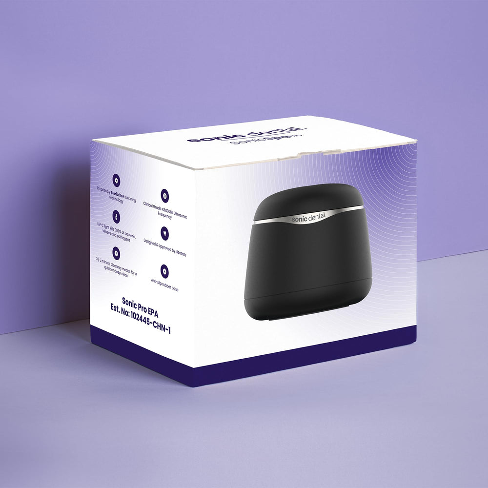 Sonic Dental en un baño moderno, solución discreta para limpieza doméstica