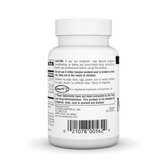 Source Naturals cápsulas en mano para apreciar tamaño y facilidad