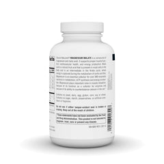 Source Naturals cápsula en mano para comparar tamaño y dosificación