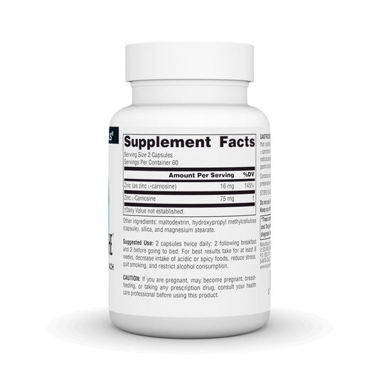 Primer plano de cápsulas vegetales de GastricSoothe Source Naturals, textura y tamaño visibles