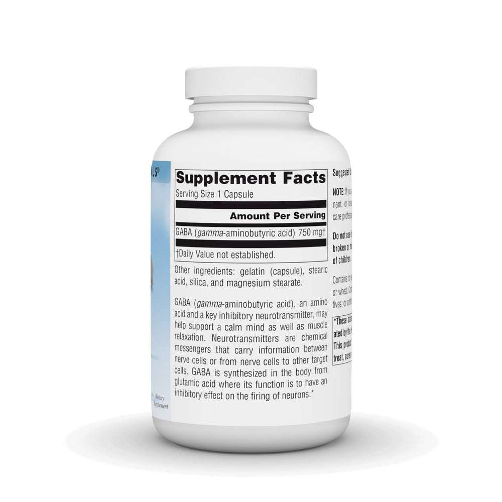 Source Naturals cápsula Serene Science GABA en mano para visualización de tamaño y dosificación