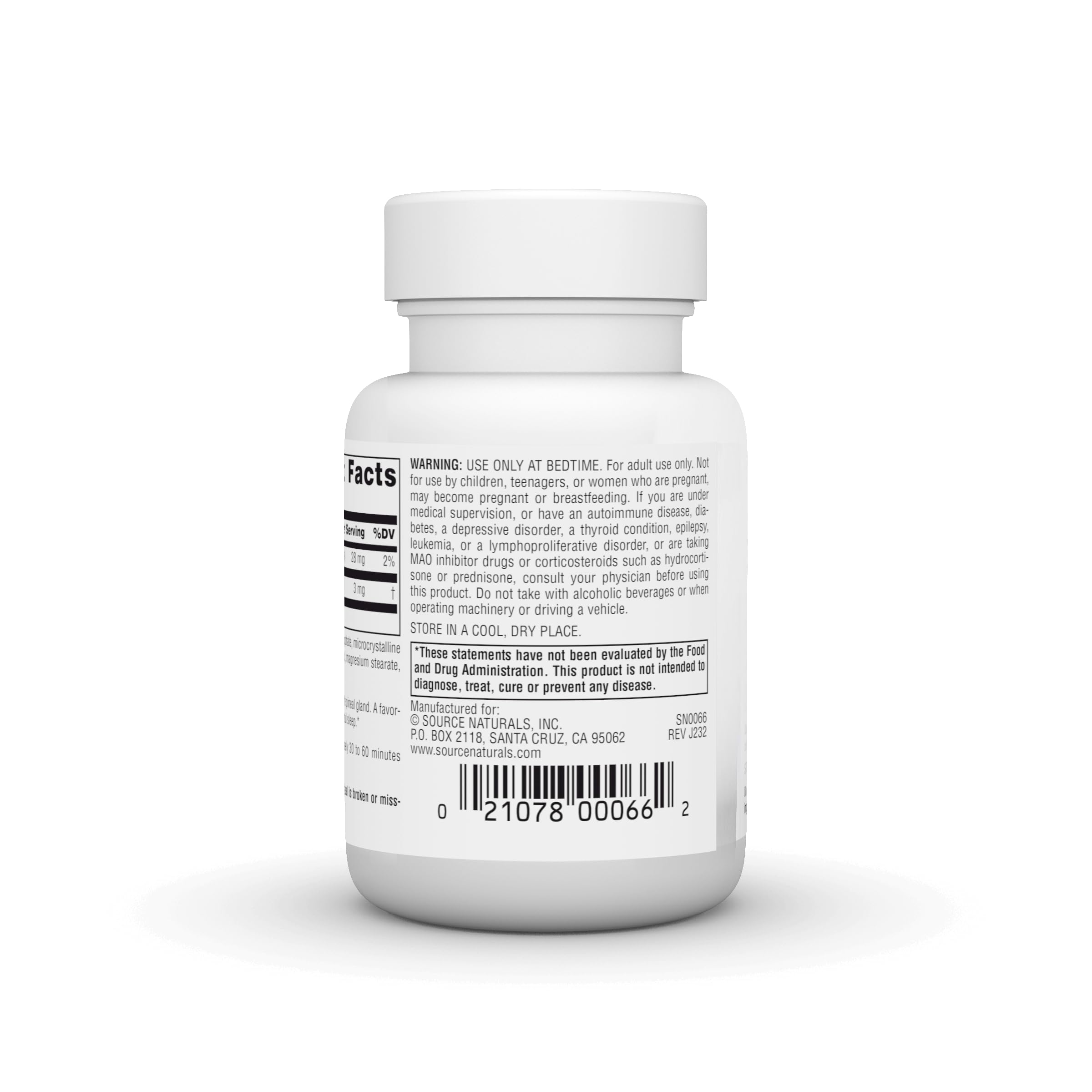 Source Naturals tabletas en mano para comparar tamaño y facilidad de ingestión