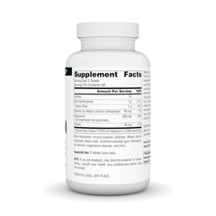 Source Naturals tableta en mano para apreciar tamaño y comodidad