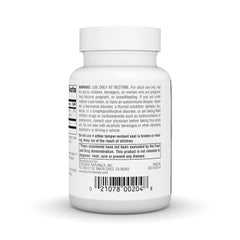 Source Naturals pastilla sobre mesita junto a almohada indicando uso nocturno