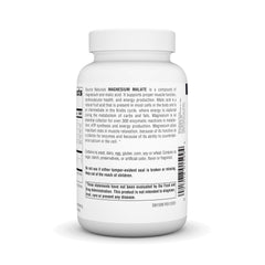 Source Naturals cápsula en mano para comparar escala y dosificación visual