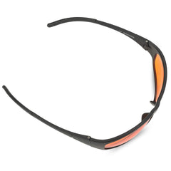 Spectra479 persona usando gafas con ordenador por la noche para reducir fatiga ocular