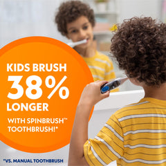 Spinbrush en manos infantiles demostrando control y facilidad de uso