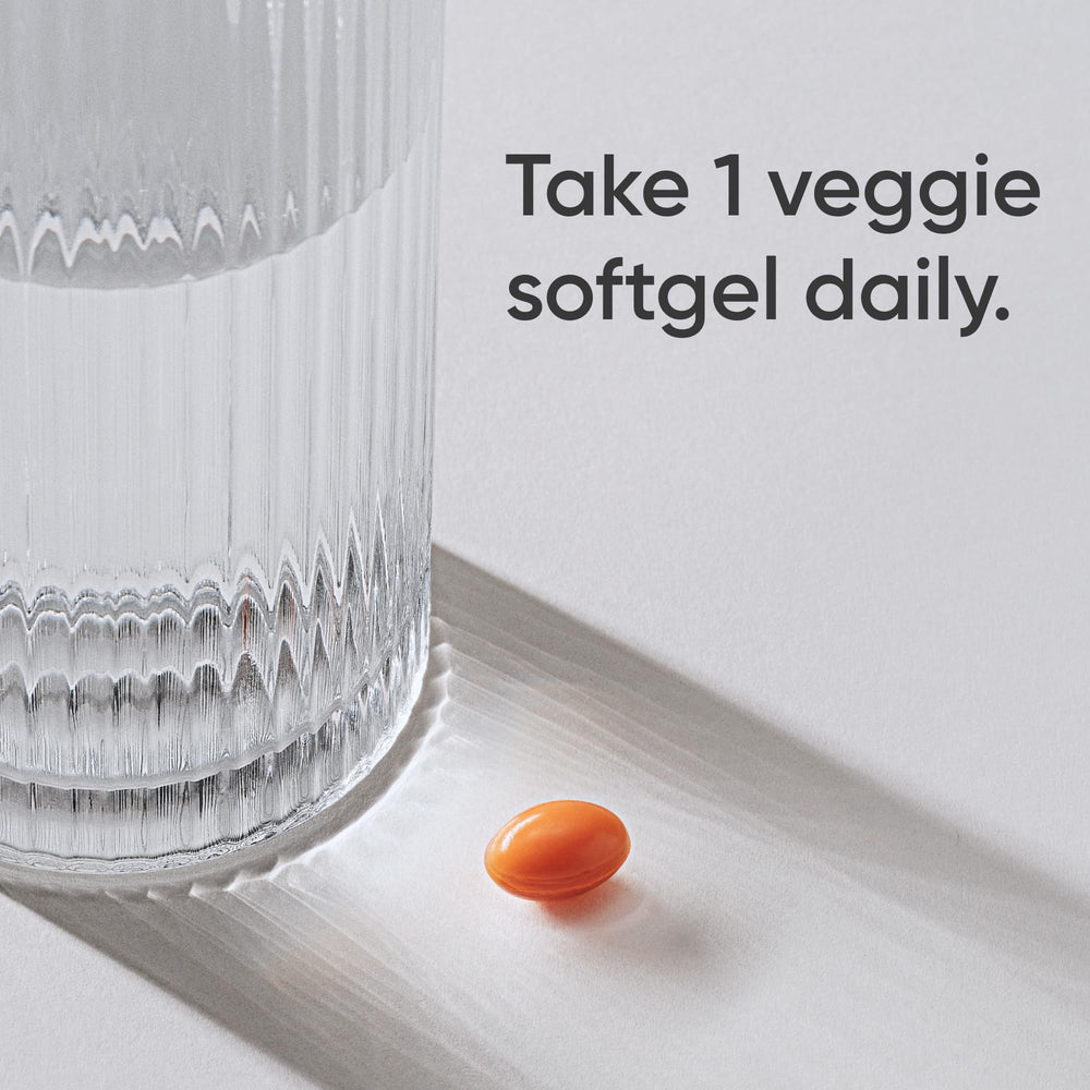 Botella abierta con cápsulas de Sports Research mostrando cantidad y conveniencia diaria