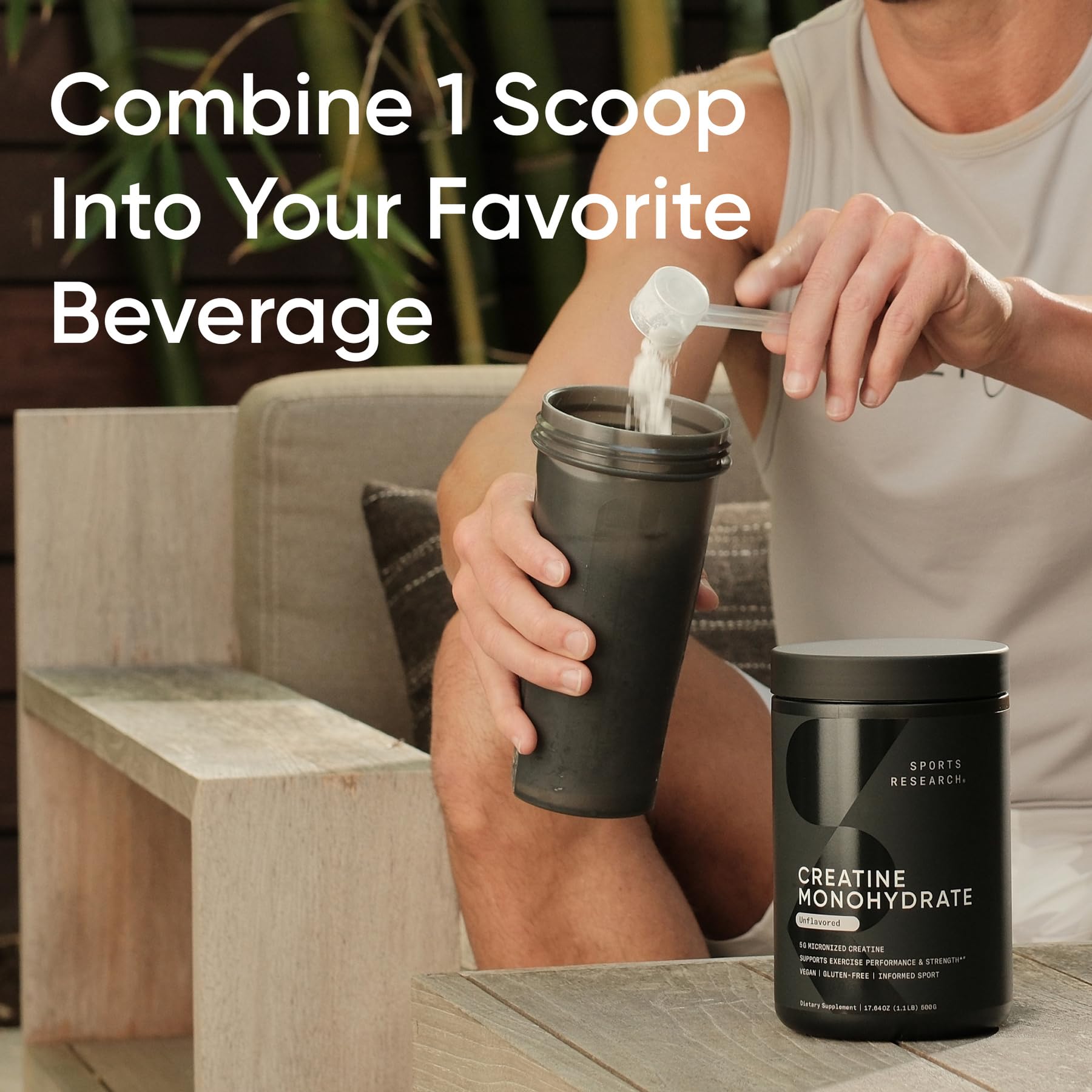 Cucharada con 5 g de Sports Research creatina lista para mezclar