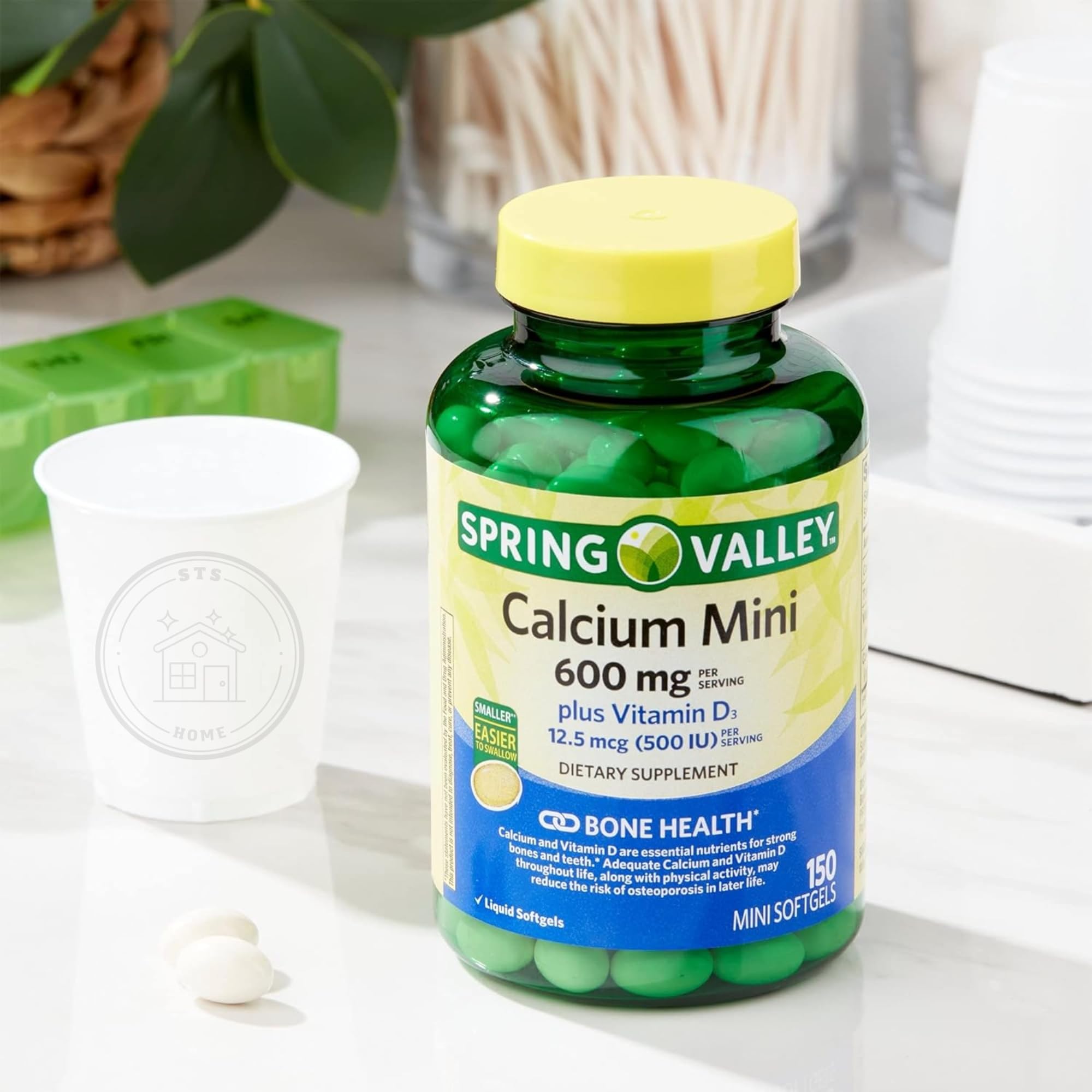 Botella Spring Valley abierta con cápsulas derramadas para ver cantidad disponible
