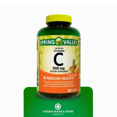 Spring Valley botella en mesa junto a frutas tropicales indica sabor