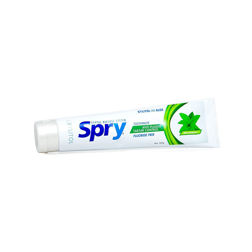Spry tubo junto a mano para comparar tamaño, facilita elección de compra