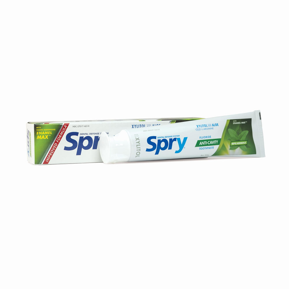 Spry pasta dental frontal mostrando envase y menta, beneficio frescura