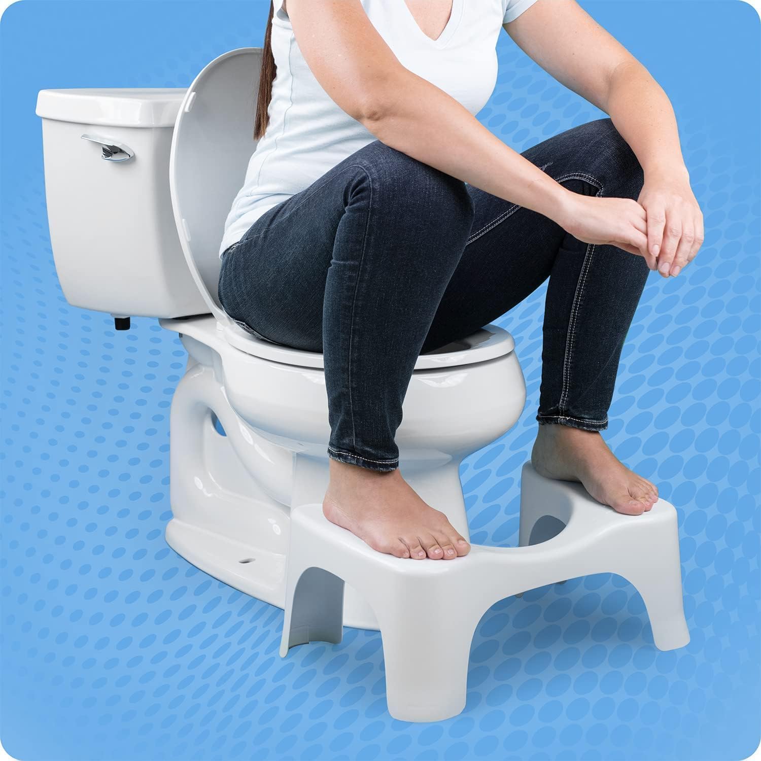 Squatty Potty guardada bajo lavabo para almacenamiento discreto